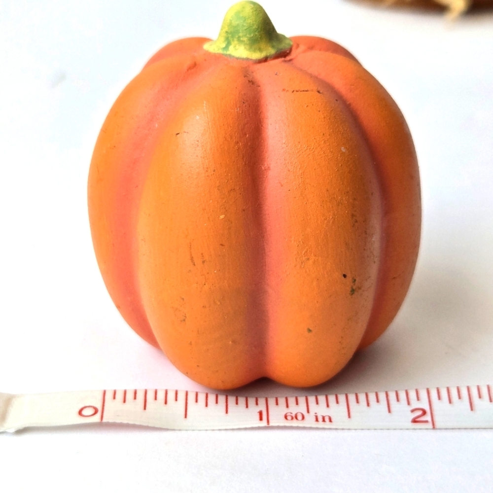 3/10$ VTG Ceramic Pumpkin 2" / 11" Scarecrow Wood Base Autumn Decor Orange/Green - Picture 3 of 6